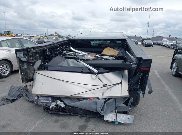 7G2CEHED0RA028785 2024 TESLA CYBERTRUCK Silver 