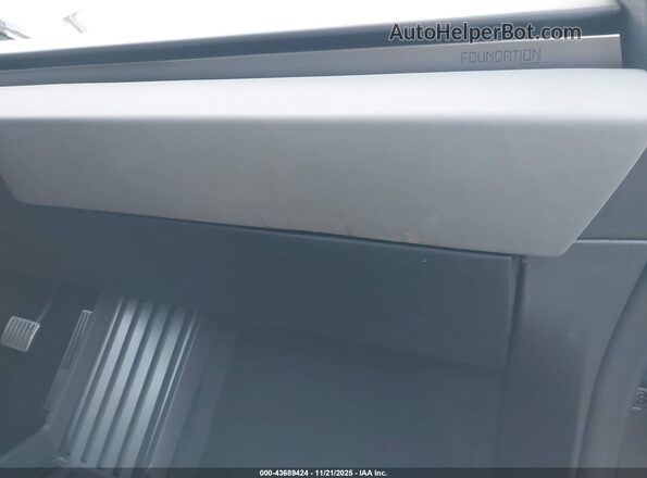 7G2CEHED0RA028785 2024 TESLA CYBERTRUCK Silver 