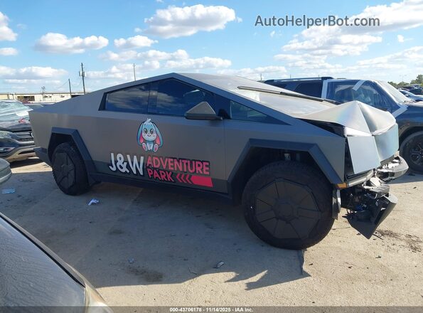 7G2CEHED0SA076924 2025 TESLA CYBERTRUCK Gray Vista del cuadro de instrumentos