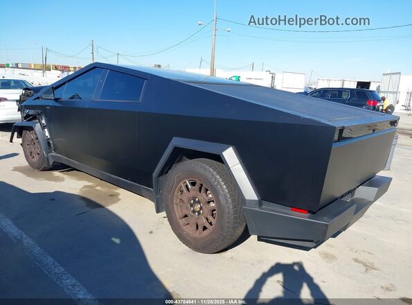 7G2CEHED4RA033309 2024 TESLA CYBERTRUCK Black 