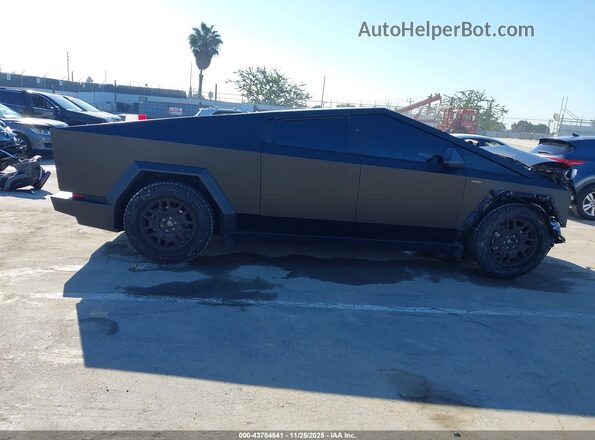 7G2CEHED4RA033309 2024 TESLA CYBERTRUCK Black 