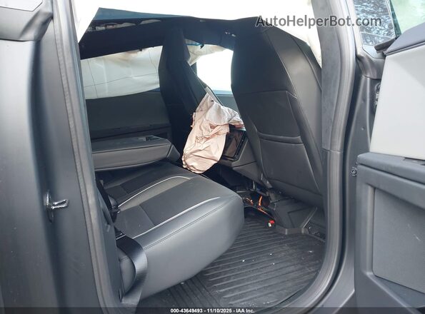 7G2CEHED4SA071001 2025 TESLA CYBERTRUCK Silver VIN կոդի պիտակի տեսք