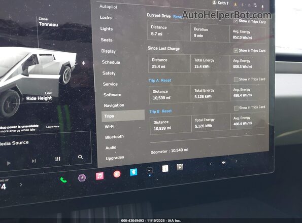 7G2CEHED4SA071001 2025 TESLA CYBERTRUCK Silver Հետևի նստատեղերի տեսք