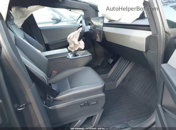 7G2CEHED4SA071001 2025 TESLA CYBERTRUCK Silver Սալոնի դիմացի տեսք