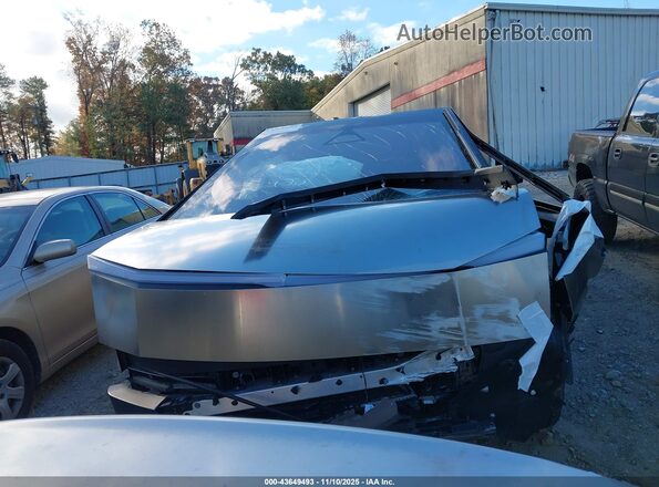 7G2CEHED4SA071001 2025 TESLA CYBERTRUCK Silver Առջևի վահանակի տեսք