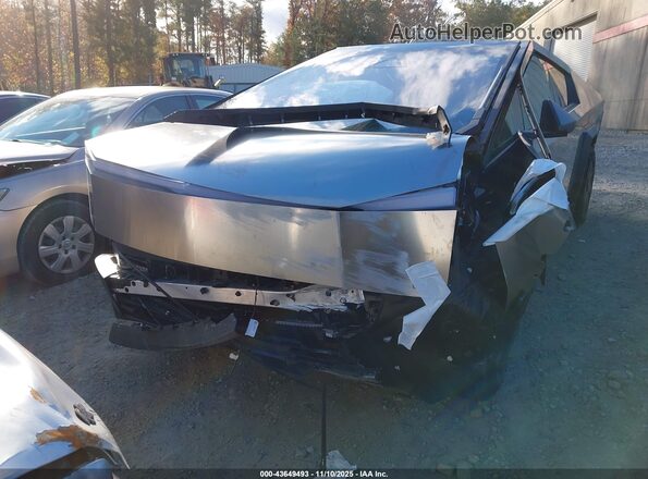 7G2CEHED4SA071001 2025 TESLA CYBERTRUCK Silver Դիմացի տեսք