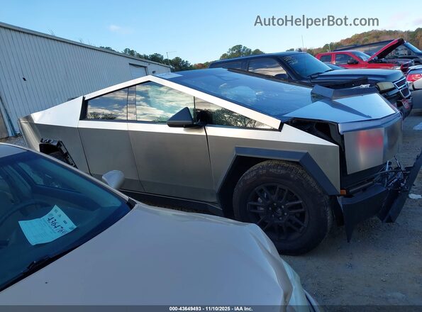 7G2CEHED4SA071001 2025 TESLA CYBERTRUCK Silver Սարքավորումների վահանակի տեսք