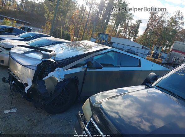 7G2CEHED4SA071001 2025 TESLA CYBERTRUCK Silver Սալոնի հետևի տեսք