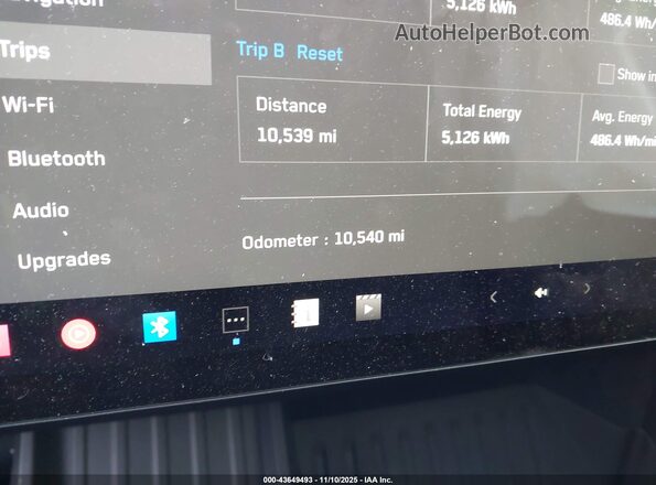 7G2CEHED4SA071001 2025 TESLA CYBERTRUCK Silver Սալոնի 360 աստիճան տեսք