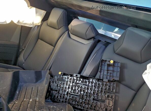 7G2CEHED9SA058678 2025 TESLA CYBERTRUCK Серебряный Вид задних сидений