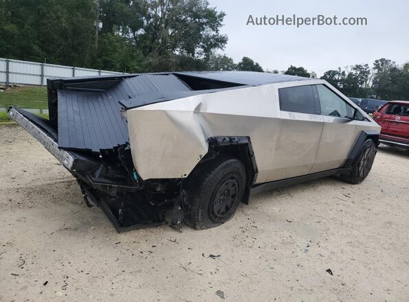 7G2CEHEE0RA041058 2024 TESLA CYBERTRUCK Silver 