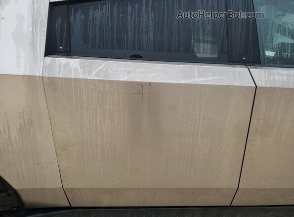 7G2CEHEE0RA041058 2024 TESLA CYBERTRUCK Silver 