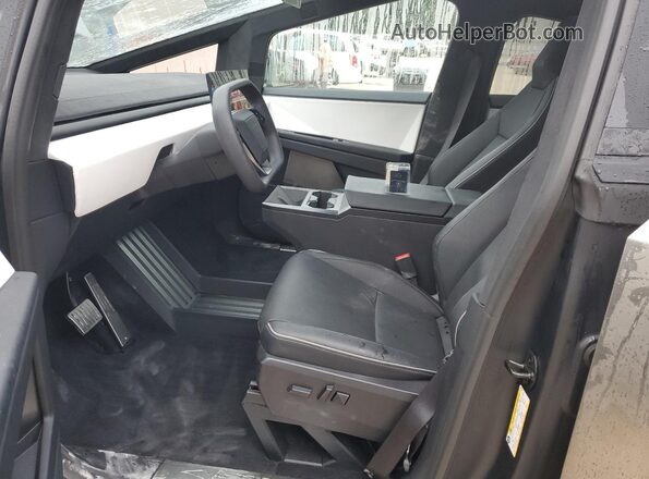 7G2CEHEE0RA041058 2024 TESLA CYBERTRUCK Silver 