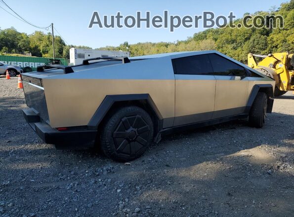 7G2CEHEE8RA017252 2024 TESLA CYBERTRUCK Silver 