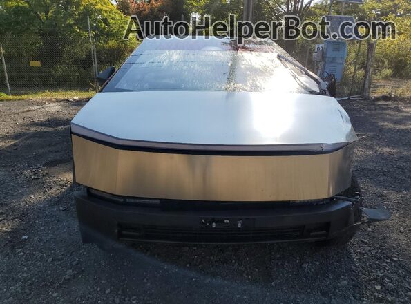 7G2CEHEE8RA017252 2024 TESLA CYBERTRUCK Silver 