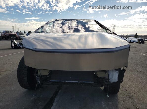 7G2CEHEEXRA020699 2024 TESLA CYBERTRUCK Beige Front view