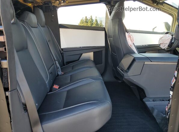 7G2CEHEEXRA020699 2024 TESLA CYBERTRUCK Beige Rear seats view