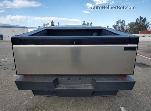 7G2CEHEEXRA020699 2024 TESLA CYBERTRUCK Beige Rear view