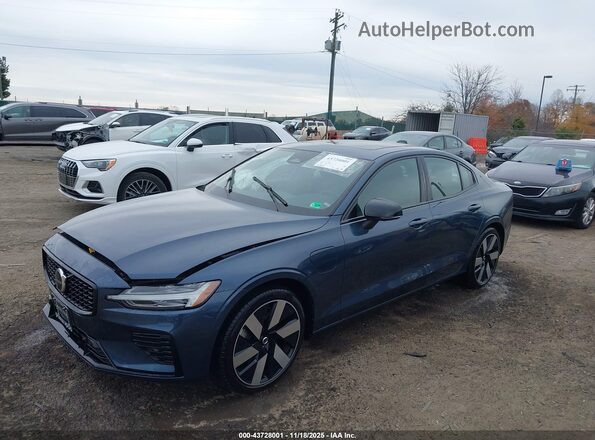 7JRH60FL0RG296128 2024 VOLVO S60 RECHARGE PLUG-IN HYBRID Синий Передняя левая четверть