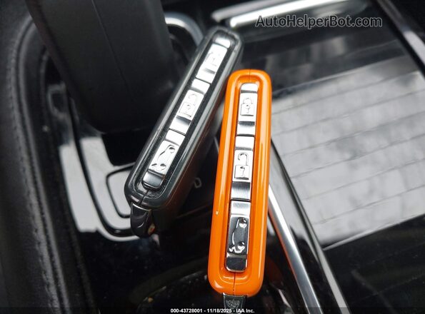 7JRH60FL0RG296128 2024 VOLVO S60 RECHARGE PLUG-IN HYBRID Синий Вид панели приборов