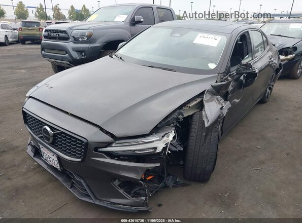 7JRL12FK3RG317419 2024 VOLVO S60 Gray Передня ліва чверть