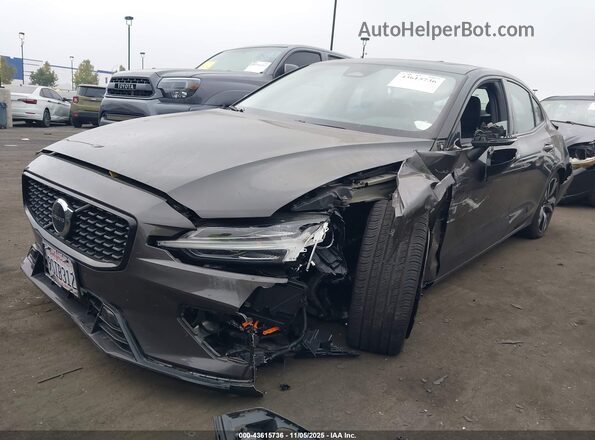 7JRL12FK3RG317419 2024 VOLVO S60 Gray Вид спереду
