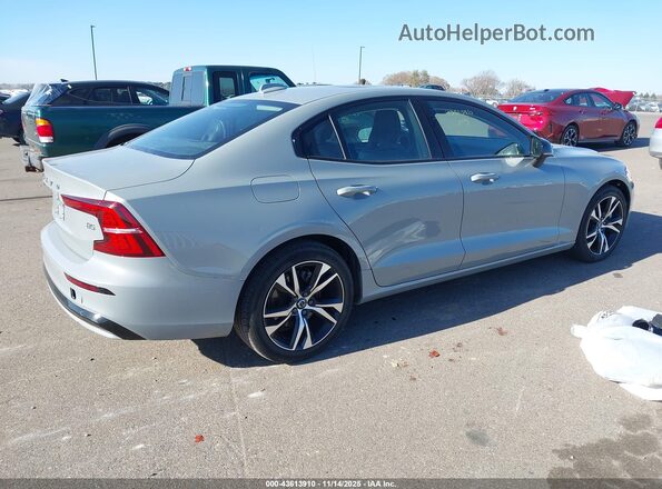 7JRL12FK8RG322924 2024 VOLVO S60 Silver Tył prawy