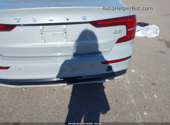 7JRL12FK8RG322924 2024 VOLVO S60 Silver Widok z przodu