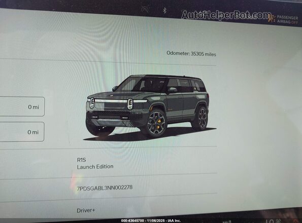 7PDSGABL3NN002278 2022 RIVIAN R1S Серый Вид задних сидений