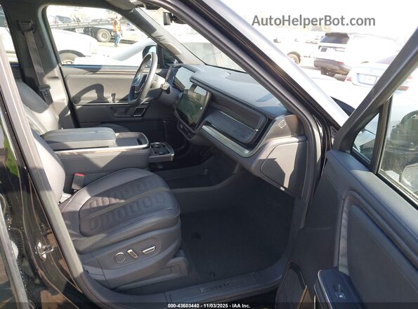 7PDSGABL8NN002681 2022 RIVIAN R1S Black Front interior view