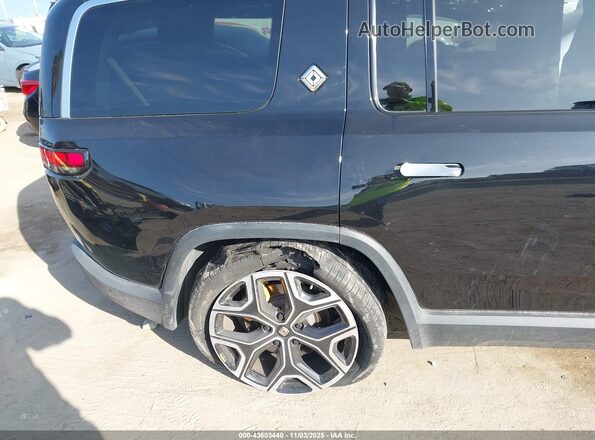 7PDSGABL8NN002681 2022 RIVIAN R1S Black Front view