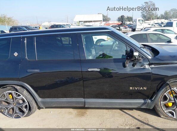 7PDSGABL8NN002681 2022 RIVIAN R1S Black Rear interior view