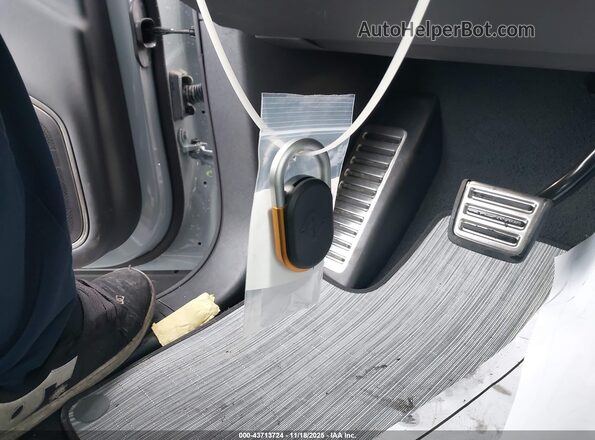 7PDSGBBA6RN041098 2024 RIVIAN R1S Gray წინა პანელის ხედი