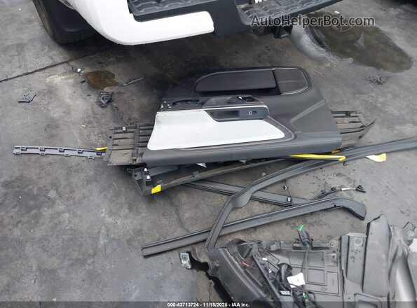 7PDSGBBA6RN041098 2024 RIVIAN R1S Gray 