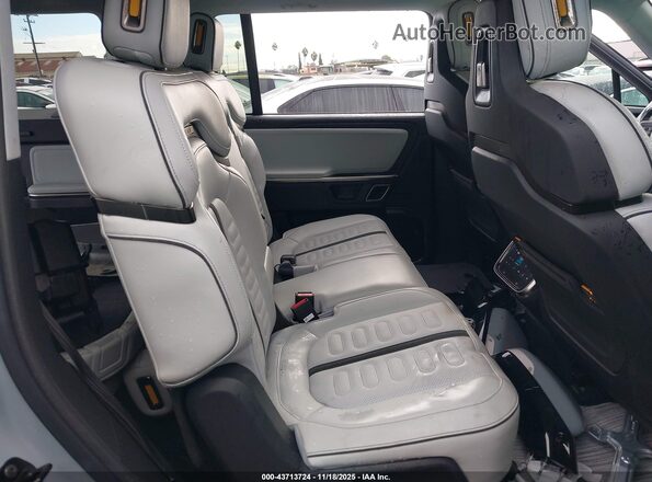 7PDSGBBA6RN041098 2024 RIVIAN R1S Gray VIN კოდის სტიკერის ხედი