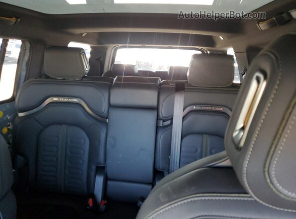 7PDSGBBA7SN068400 2025 RIVIAN R1S Green Vista de los asientos traseros