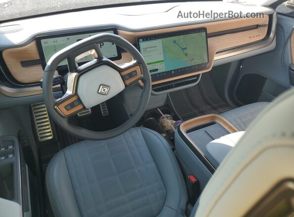 7PDSGCBP8SN065936 2025 RIVIAN R1S White Dashboard view