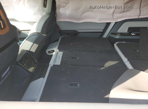 7PDSGCBP8SN065936 2025 RIVIAN R1S White Rear interior view