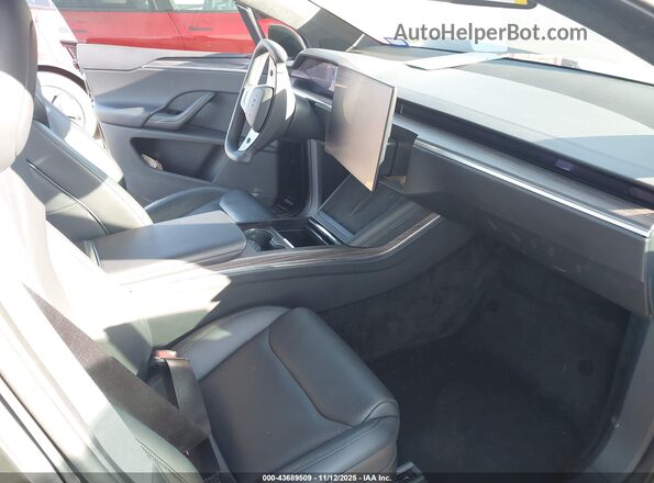 7SAXCAE52NF345378 2022 TESLA MODEL X Black Widok wnętrza z przodu