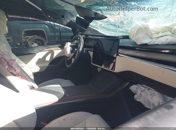 7SAXCBE53SF464400 2025 TESLA MODEL X Red Вид салону спереду