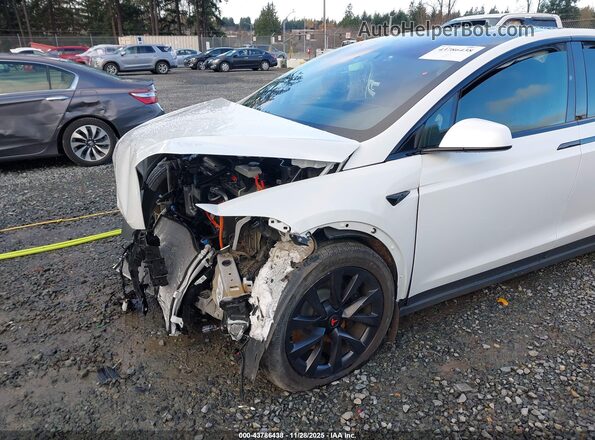 7SAXCBE54RF435319 2024 TESLA MODEL X White Դիմացի տեսք
