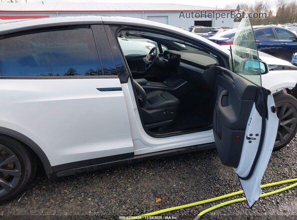 7SAXCBE54RF435319 2024 TESLA MODEL X White Սալոնի դիմացի տեսք