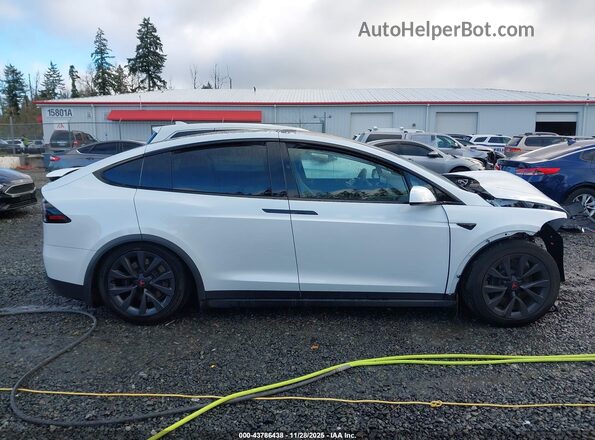 7SAXCBE54RF435319 2024 TESLA MODEL X White Սալոնի հետևի տեսք