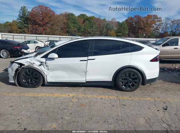 7SAXCBE56PF365514 2023 TESLA MODEL X White Widok wnętrza z tyłu