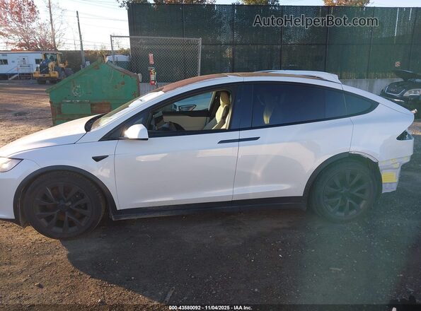 7SAXCBE5XPF375575 2023 TESLA MODEL X White Սալոնի 360 աստիճան տեսք