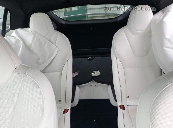 7SAXCBE64NF359717 2022 TESLA MODEL White Vista de los asientos traseros