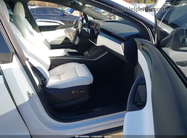 7SAXCBE66PF428863 2023 TESLA MODEL X Белый Вид салона спереди