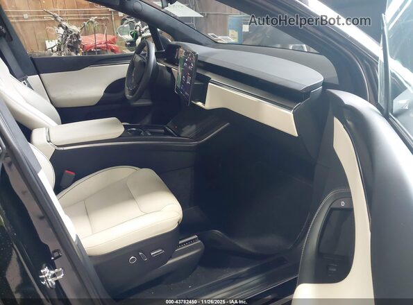 7SAXCBE66RF460974 2024 TESLA MODEL X Black Front interior view