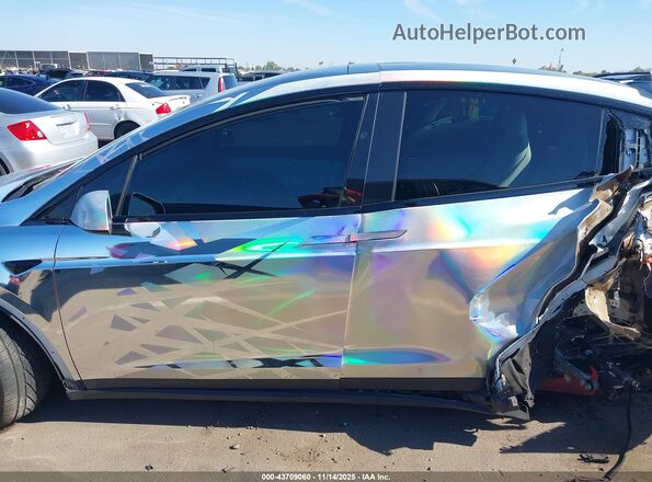 7SAXCBE68NF331760 2022 TESLA MODEL X White Widok wnętrza 360 stopni