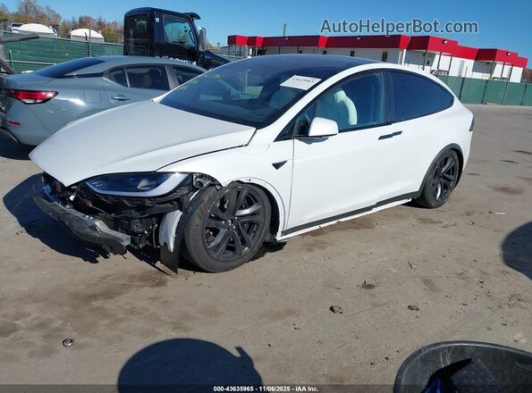 7SAXCDE51TF475103 2026 TESLA MODEL X White წინა მარცხენა ხედი სამი მეოთხედიდან